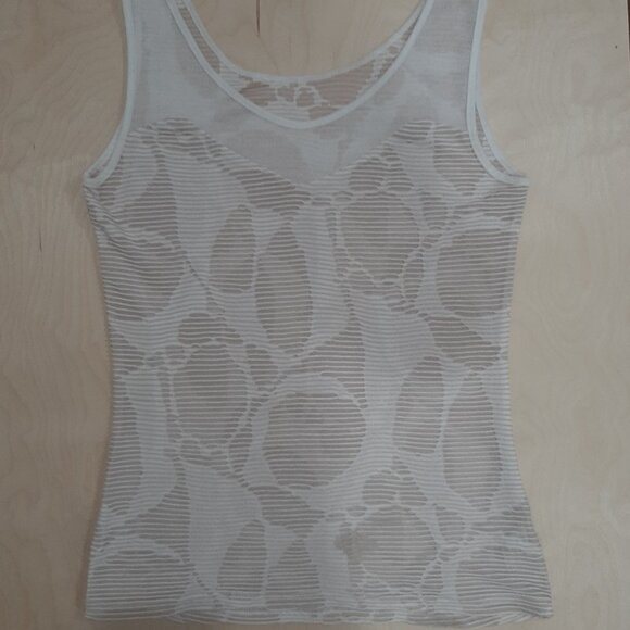 FREE WITH PURCHASE Boho minimalist sheer knit sleeveless texture top - Picture 3 of 13
